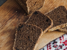 Хлеб ржаной на закваске «с кунжутом, черносливом» купить в Москве