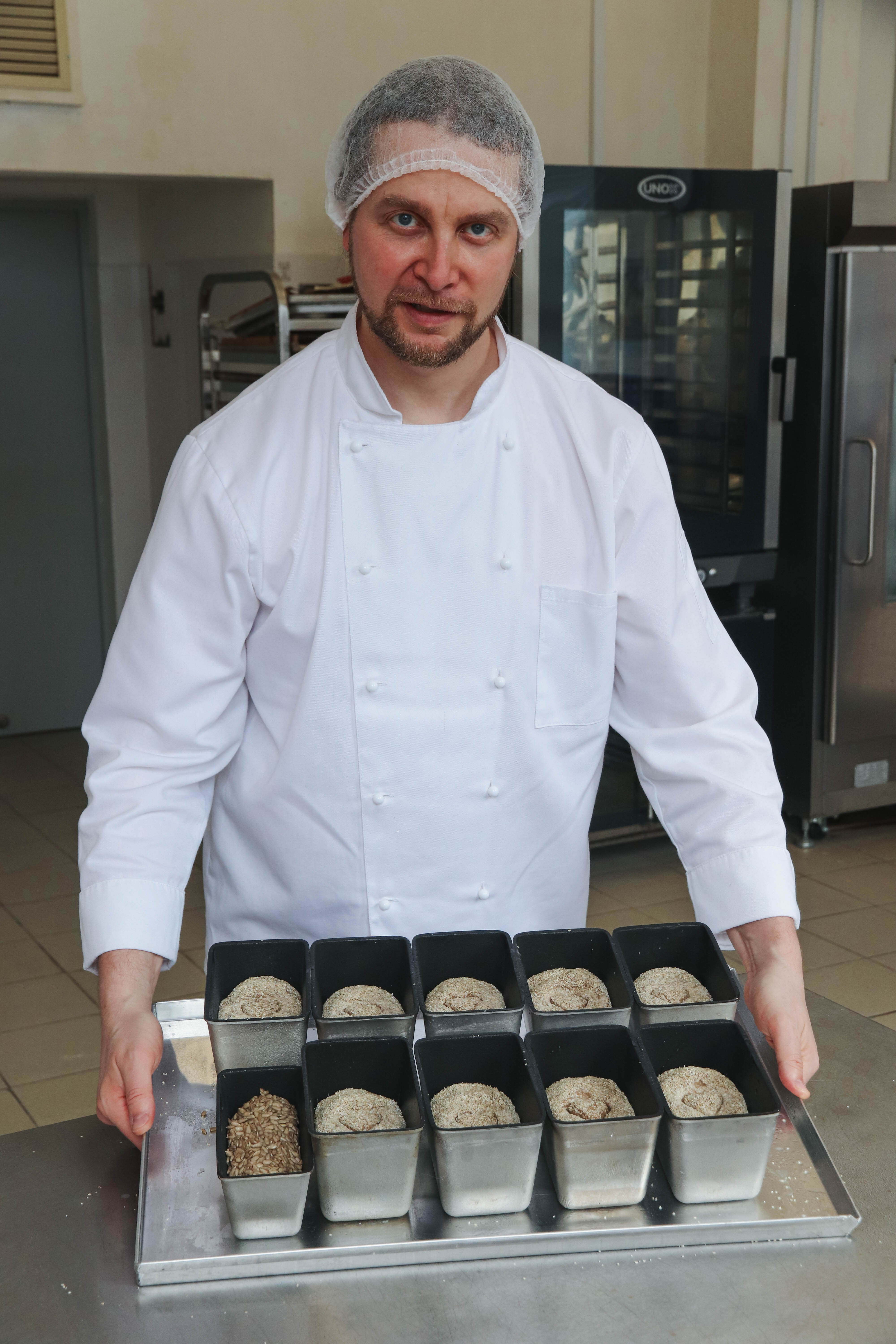 Максим Едлин в пекарне